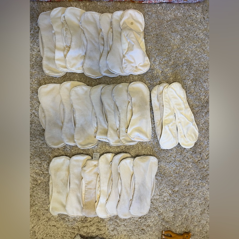 Lot bundle Grovia cloth diaper accessories - 21 soaker pads and 5 booster pads.